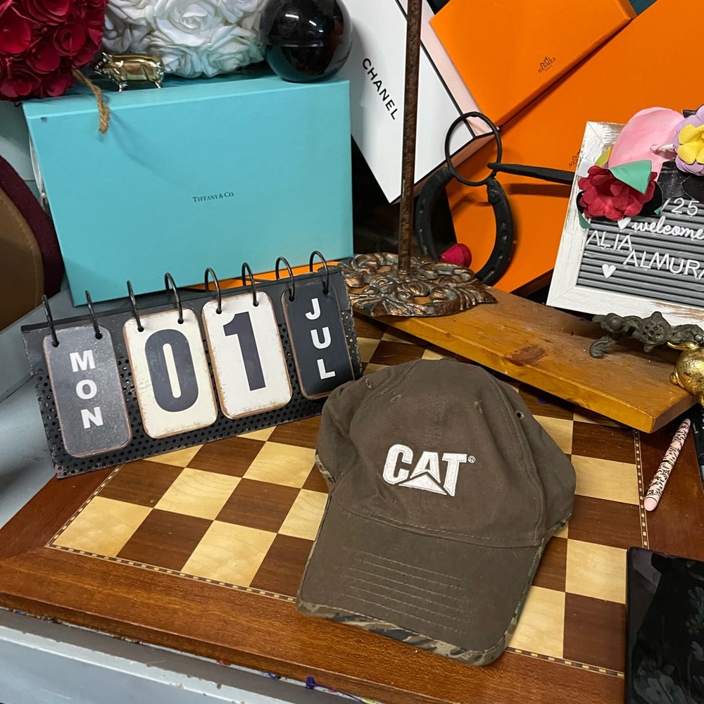 CAT Hat, Holt of California